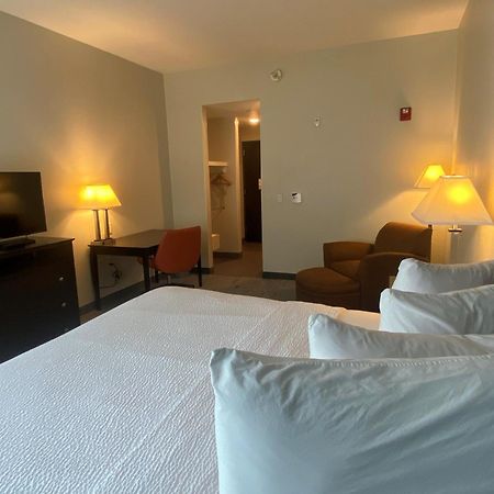 Wingate By Wyndham State Arena Raleigh/Cary Hotel Екстериор снимка