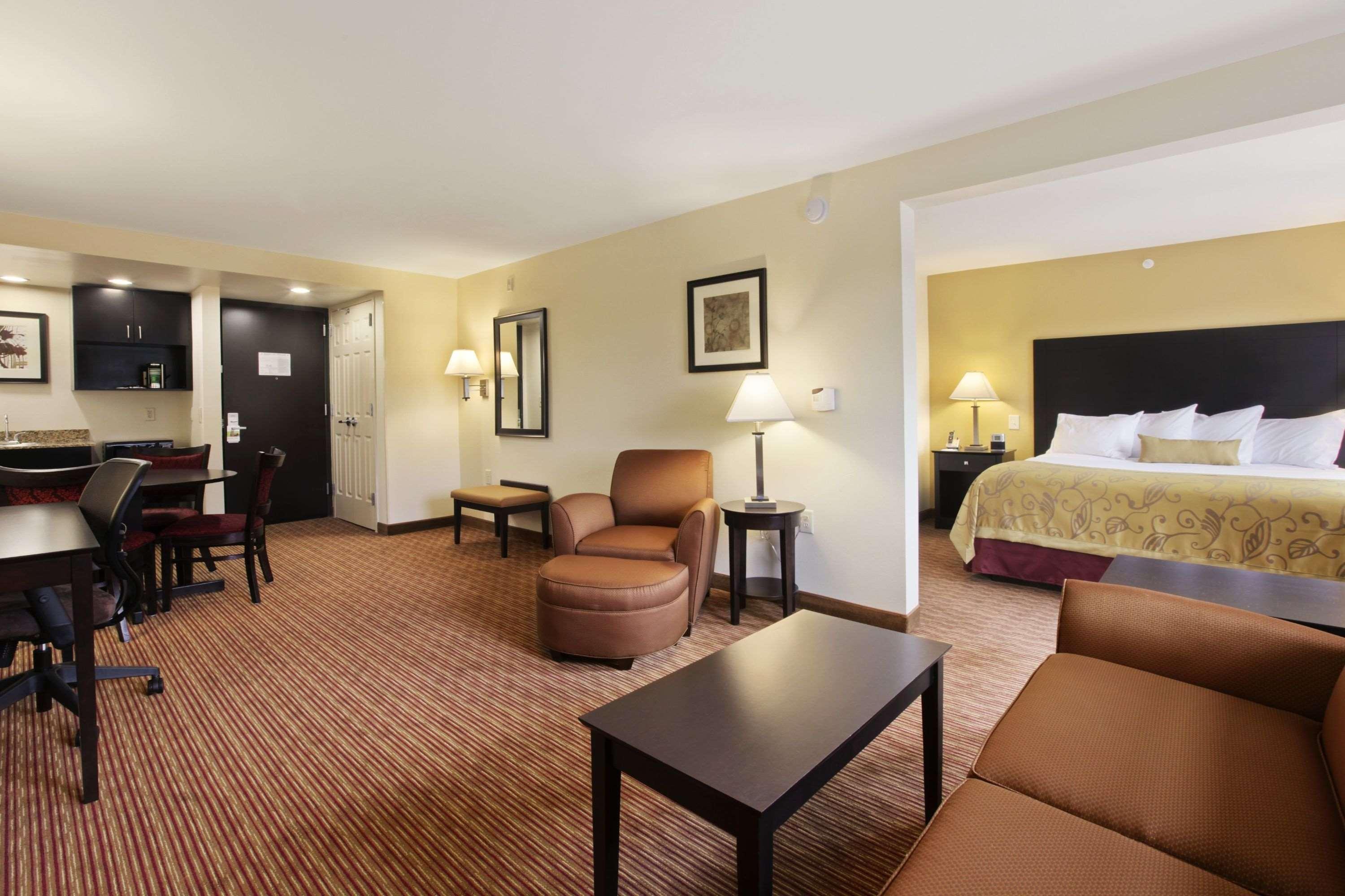 Wingate By Wyndham State Arena Raleigh/Cary Hotel Екстериор снимка