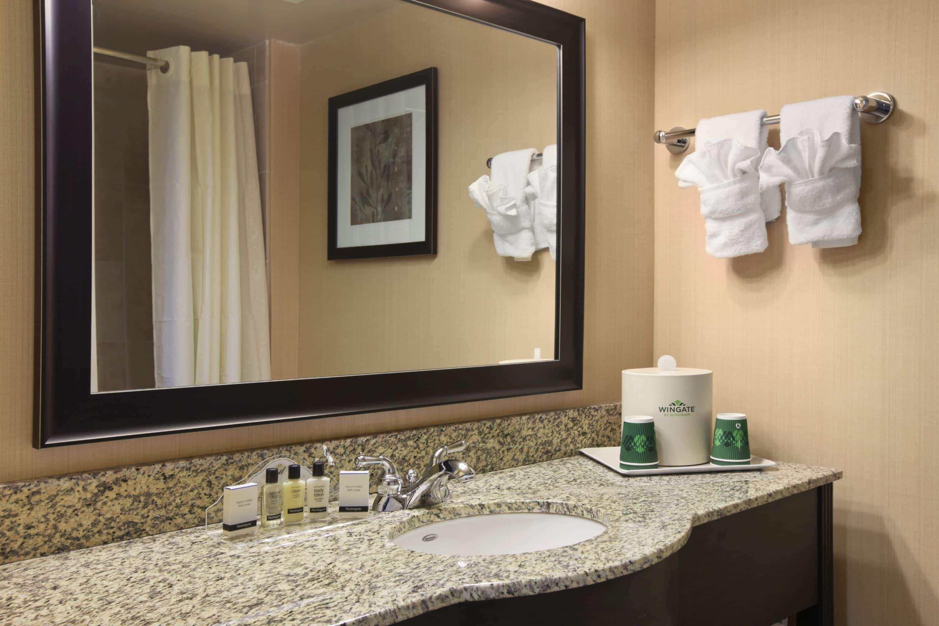 Wingate By Wyndham State Arena Raleigh/Cary Hotel Екстериор снимка
