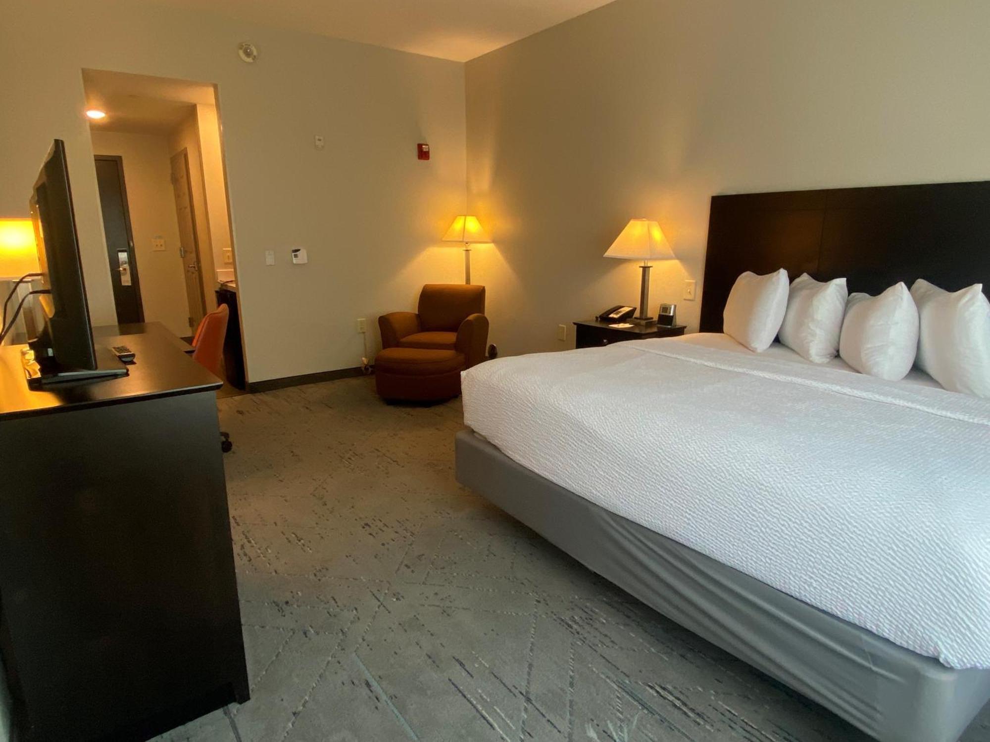 Wingate By Wyndham State Arena Raleigh/Cary Hotel Екстериор снимка