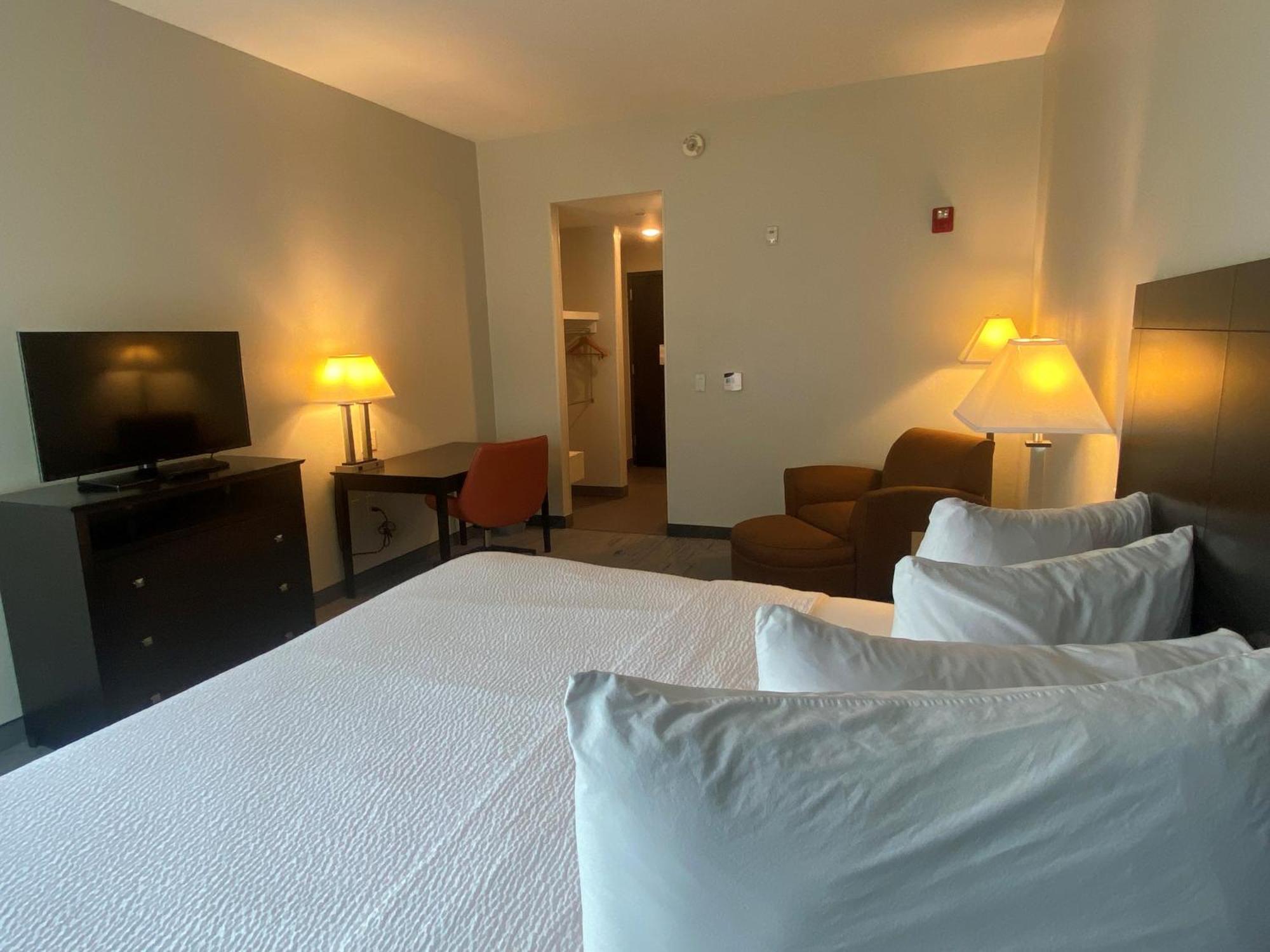 Wingate By Wyndham State Arena Raleigh/Cary Hotel Екстериор снимка