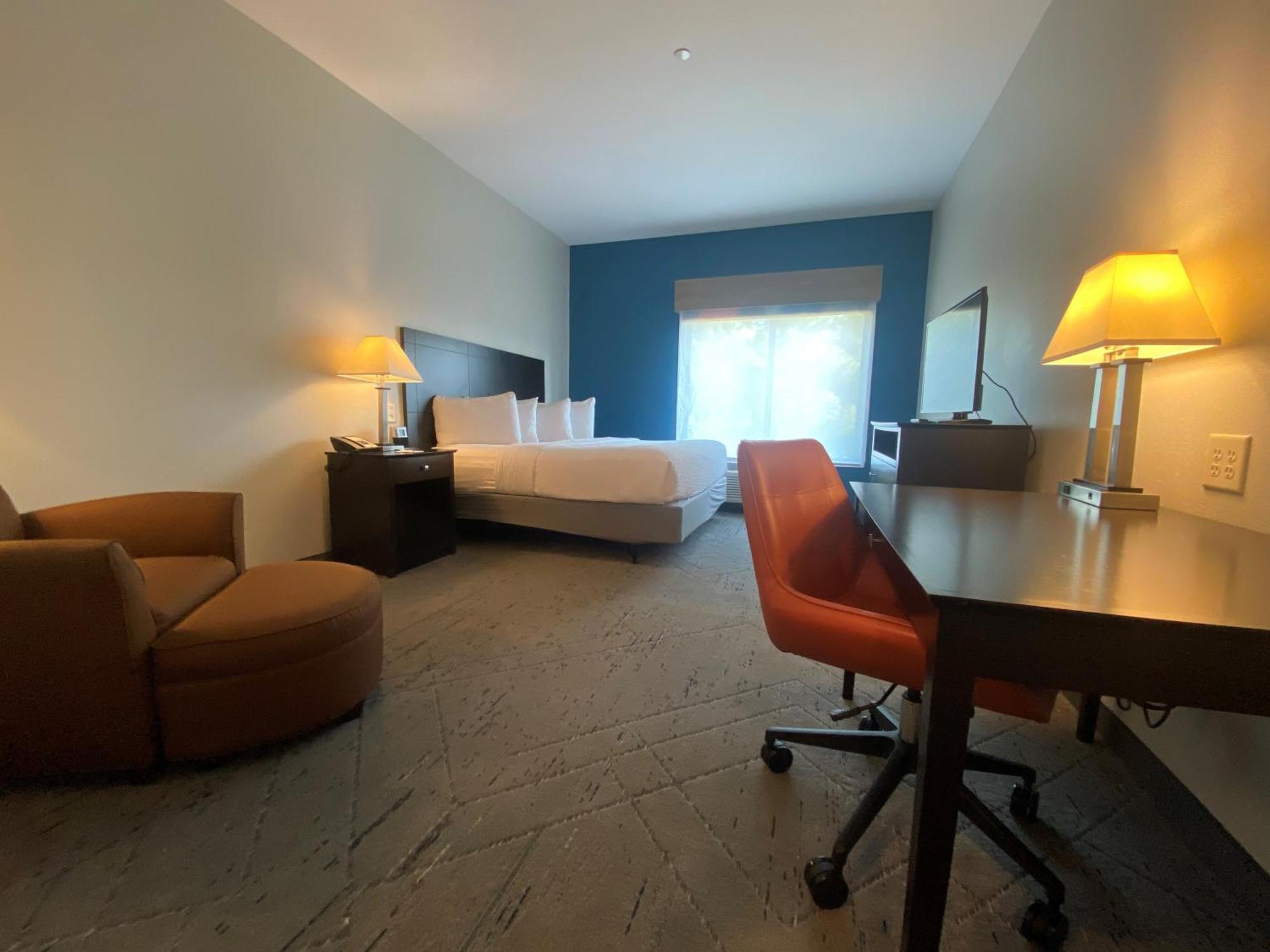 Wingate By Wyndham State Arena Raleigh/Cary Hotel Екстериор снимка