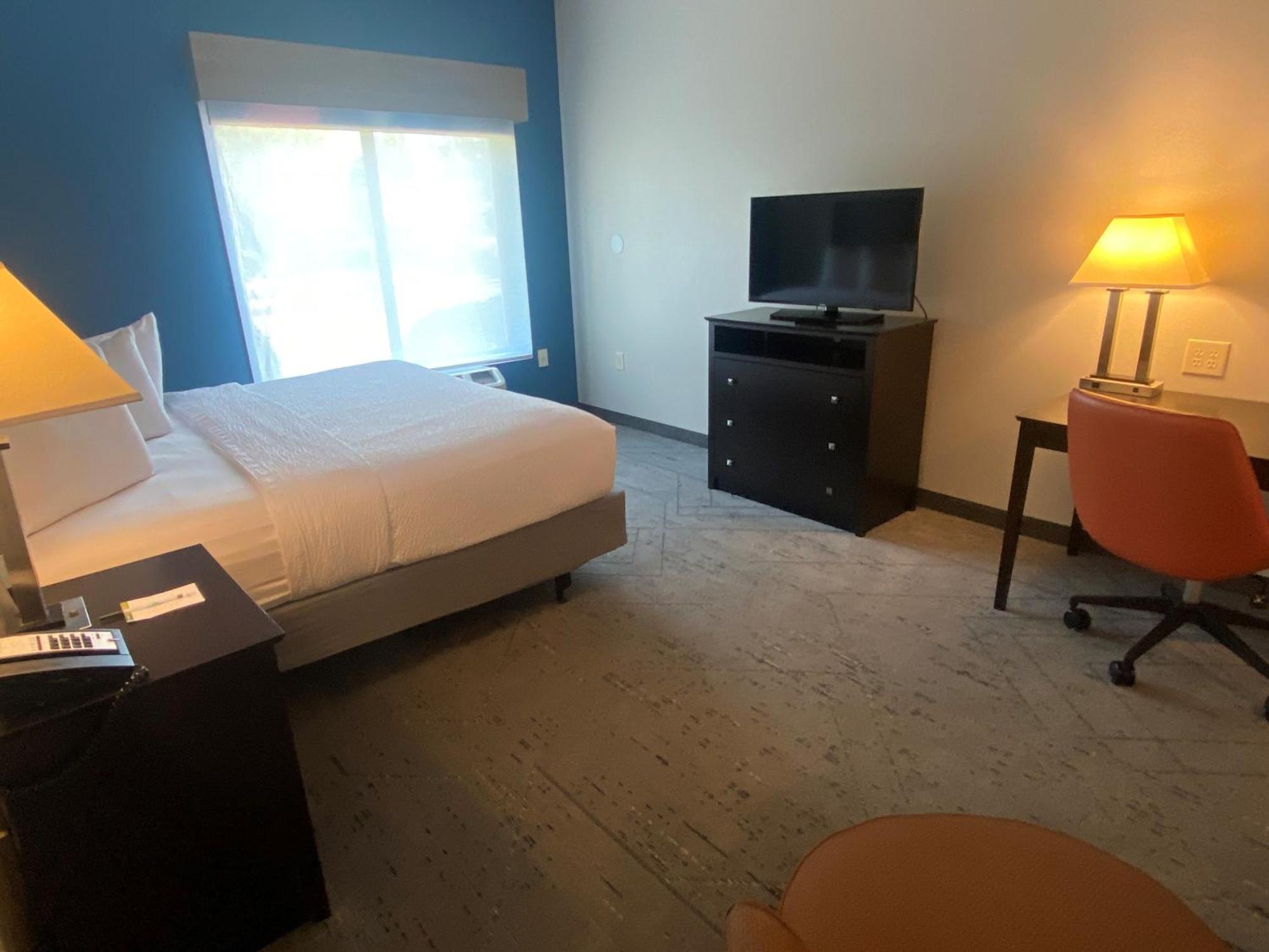 Wingate By Wyndham State Arena Raleigh/Cary Hotel Екстериор снимка
