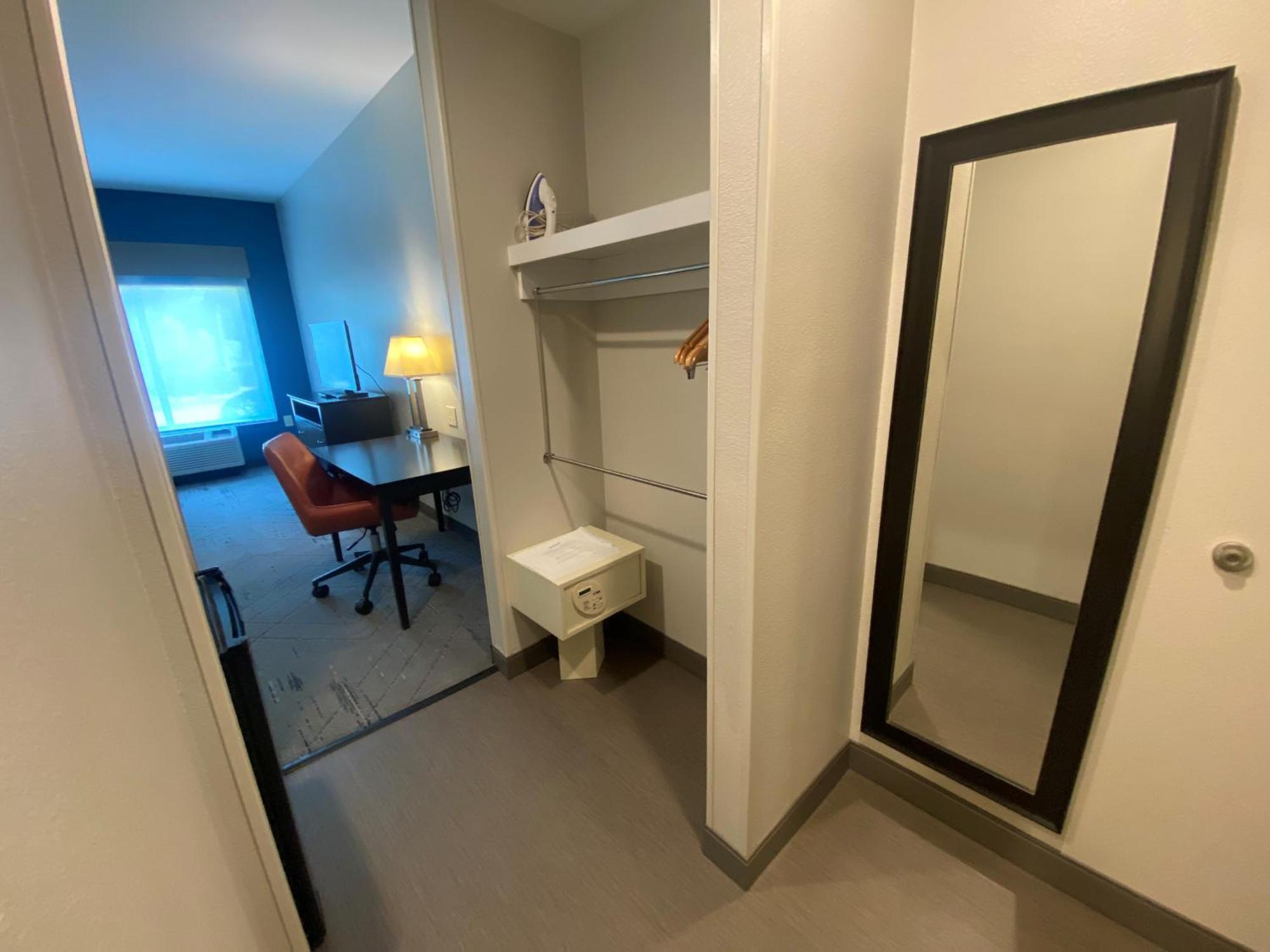 Wingate By Wyndham State Arena Raleigh/Cary Hotel Екстериор снимка