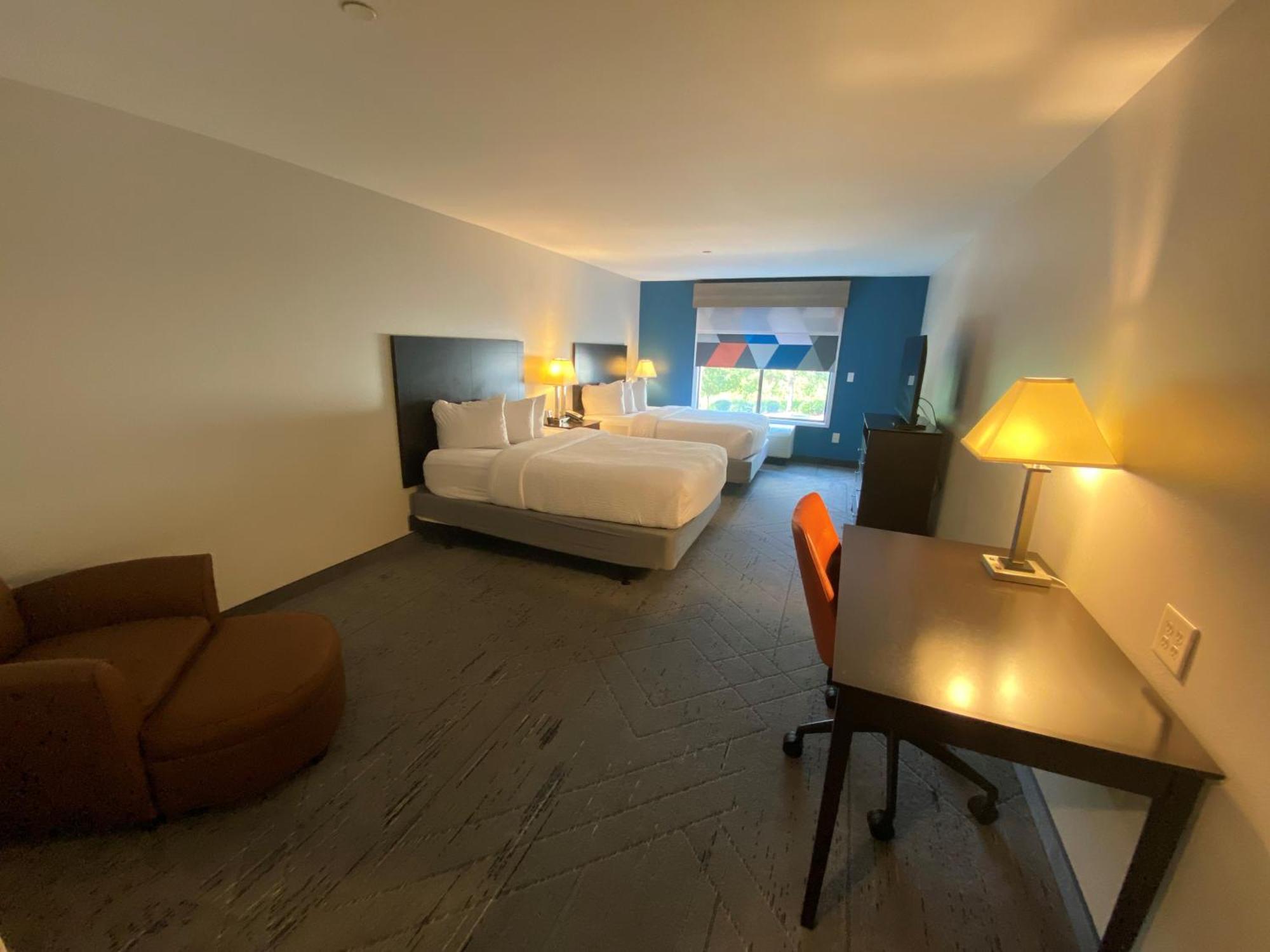 Wingate By Wyndham State Arena Raleigh/Cary Hotel Екстериор снимка