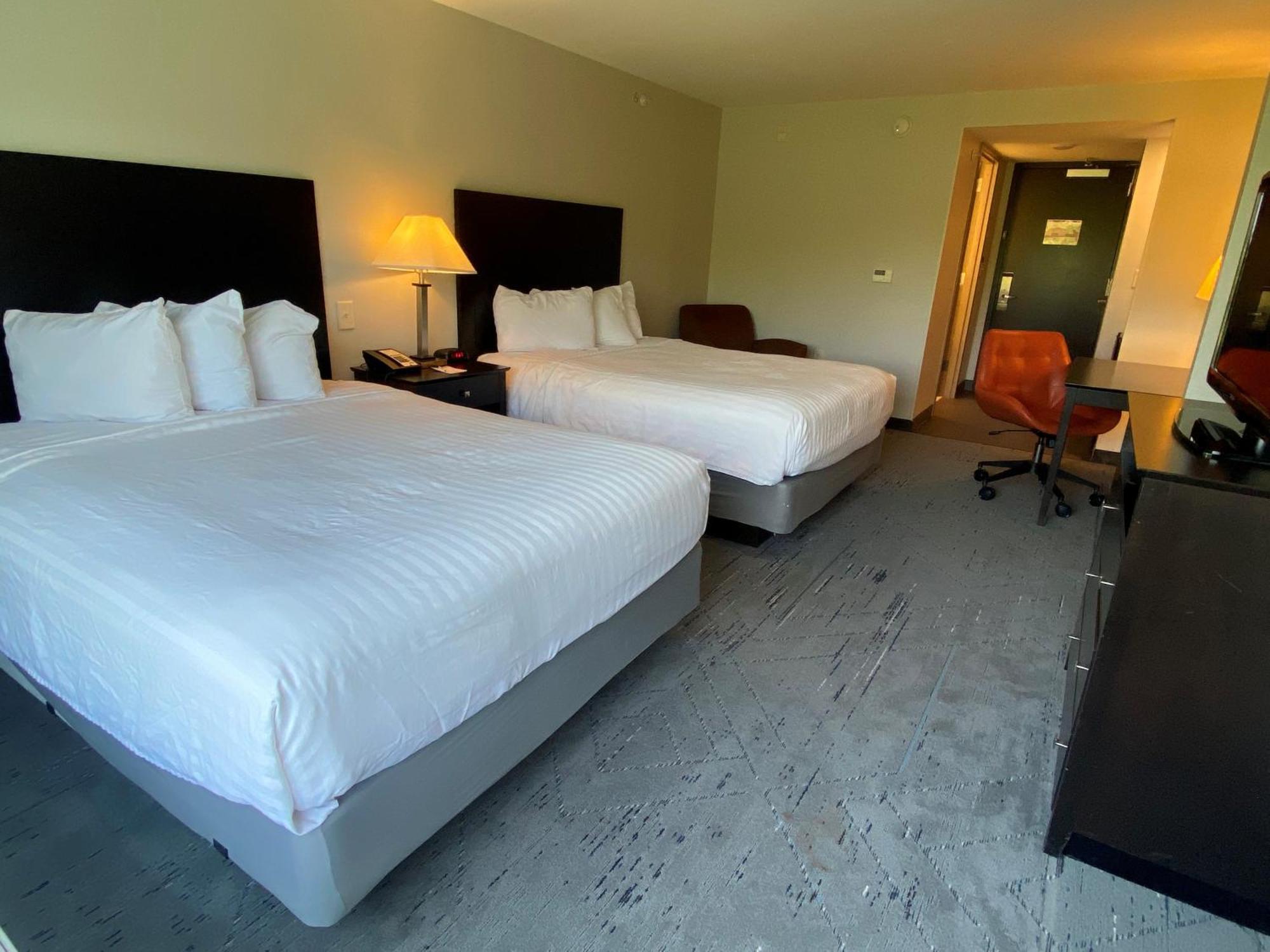 Wingate By Wyndham State Arena Raleigh/Cary Hotel Екстериор снимка