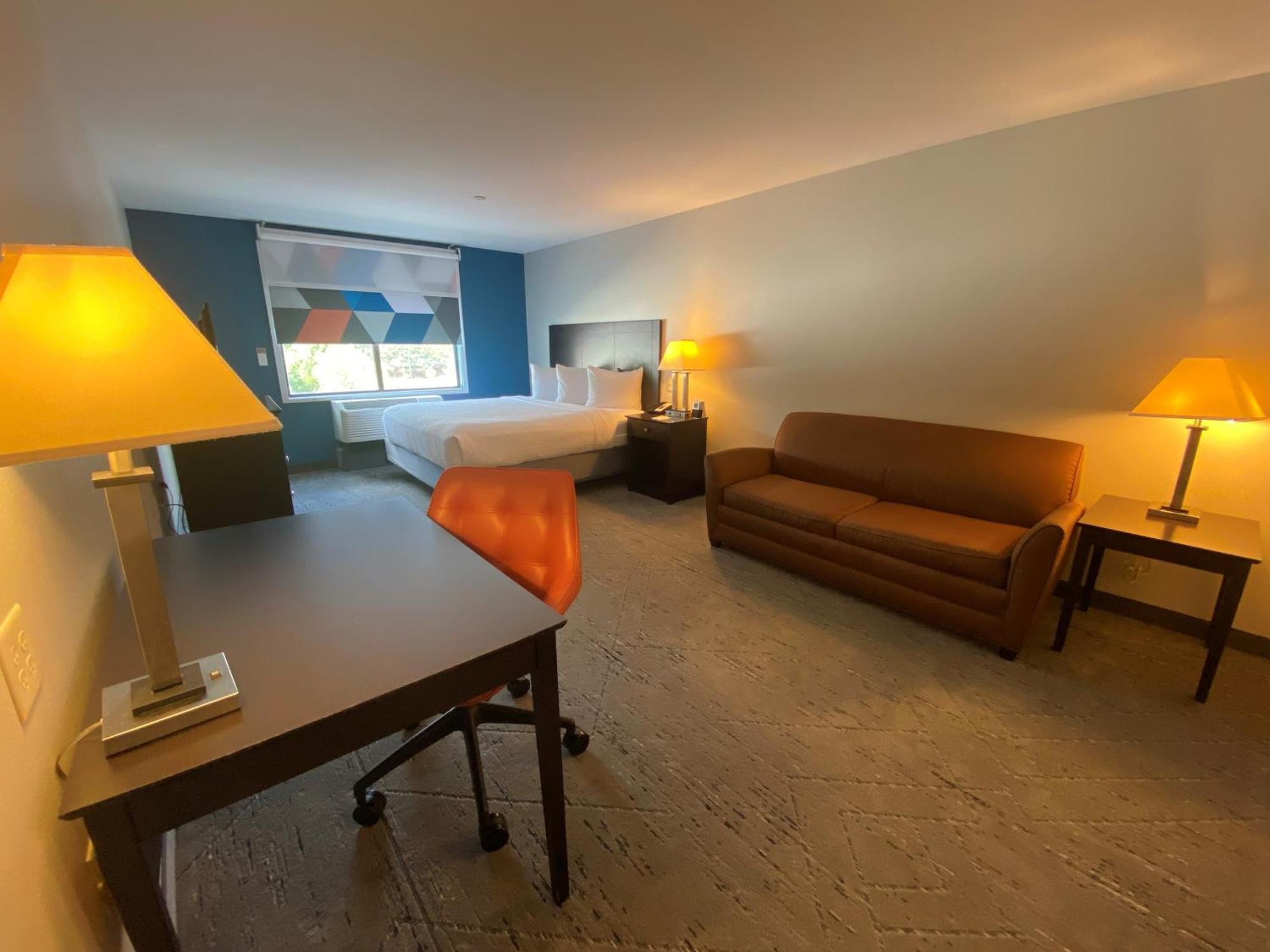 Wingate By Wyndham State Arena Raleigh/Cary Hotel Екстериор снимка