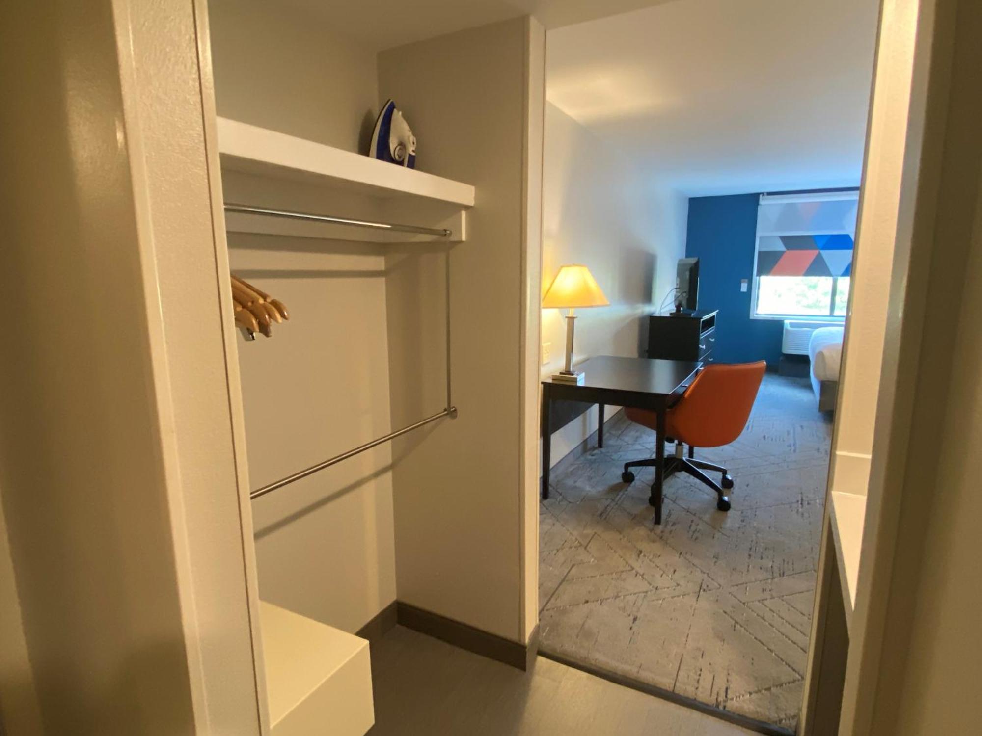 Wingate By Wyndham State Arena Raleigh/Cary Hotel Екстериор снимка