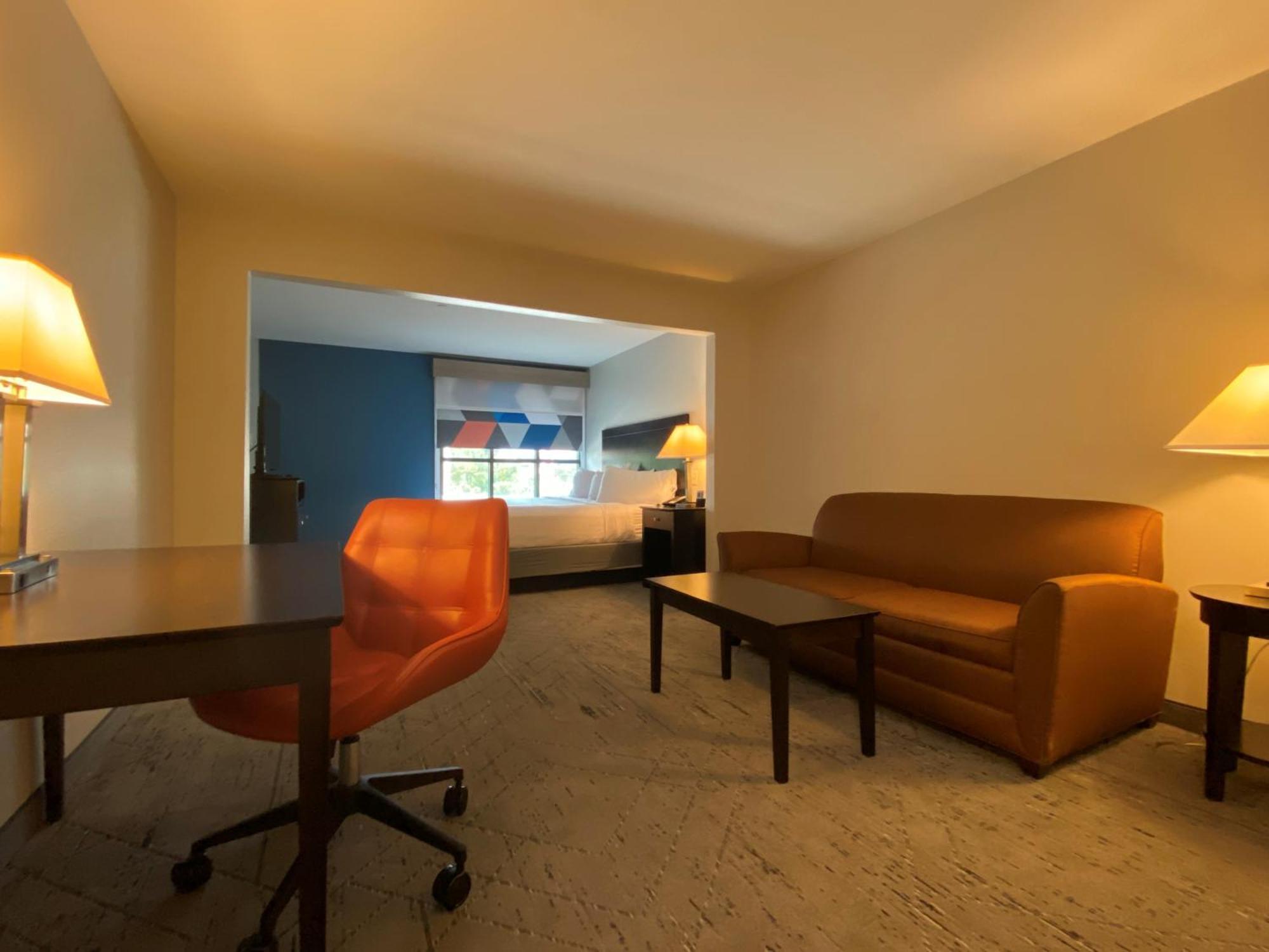 Wingate By Wyndham State Arena Raleigh/Cary Hotel Екстериор снимка