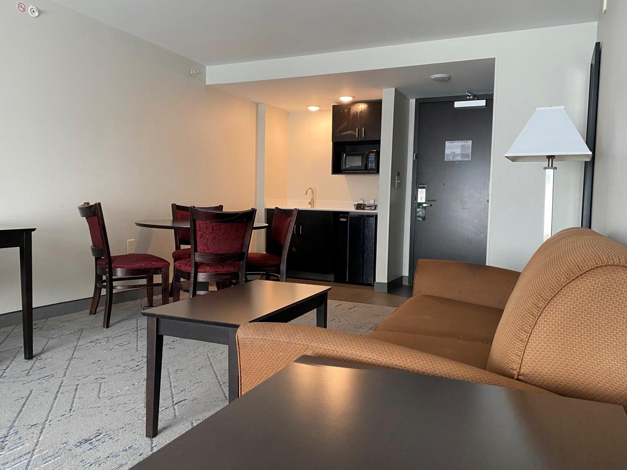 Wingate By Wyndham State Arena Raleigh/Cary Hotel Екстериор снимка