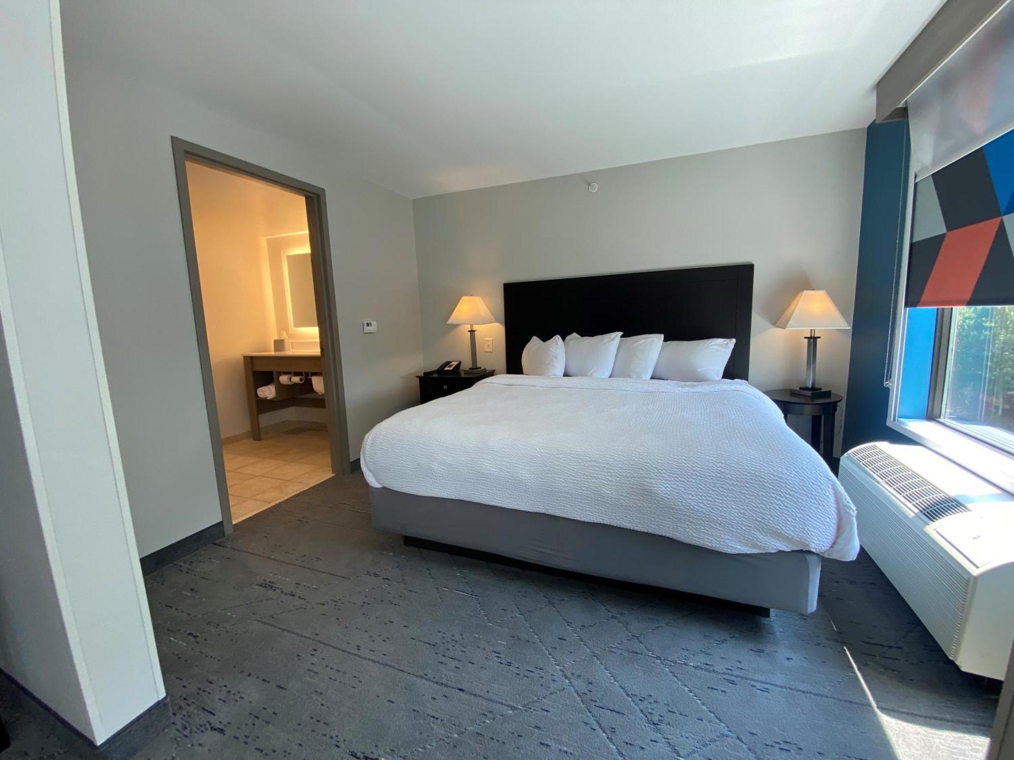 Wingate By Wyndham State Arena Raleigh/Cary Hotel Екстериор снимка