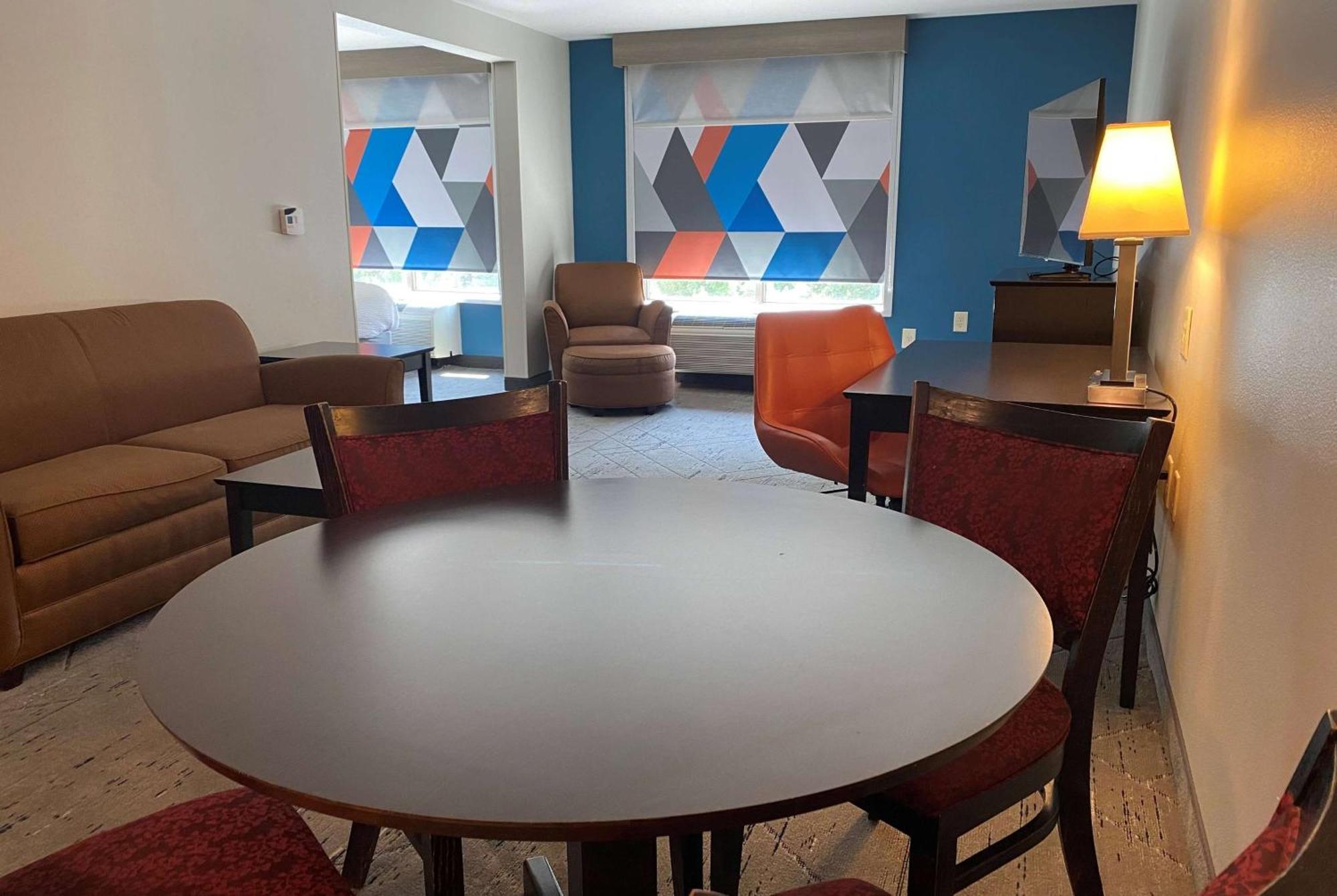Wingate By Wyndham State Arena Raleigh/Cary Hotel Екстериор снимка