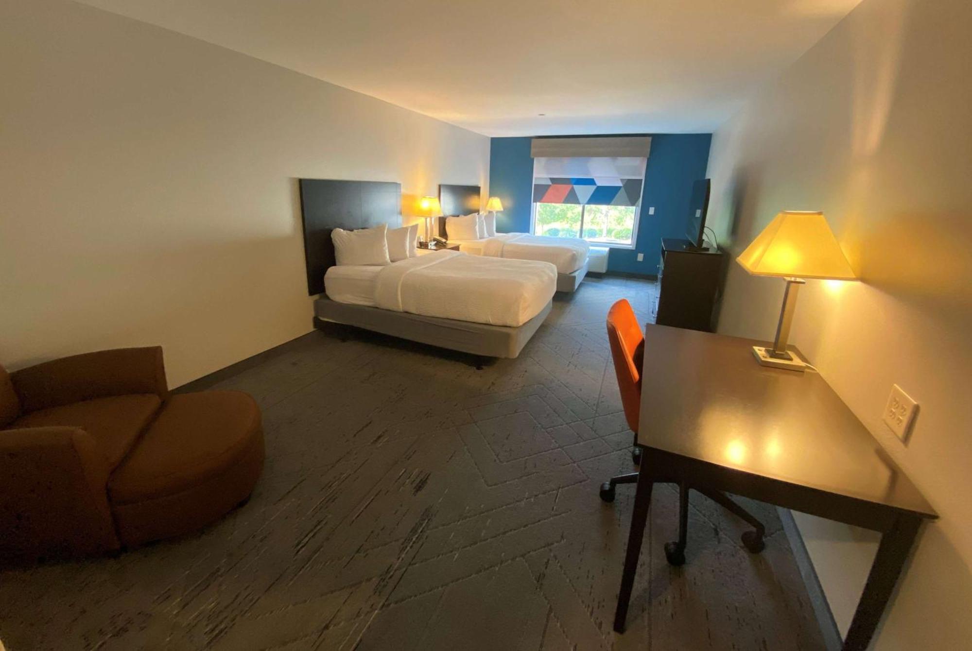 Wingate By Wyndham State Arena Raleigh/Cary Hotel Екстериор снимка