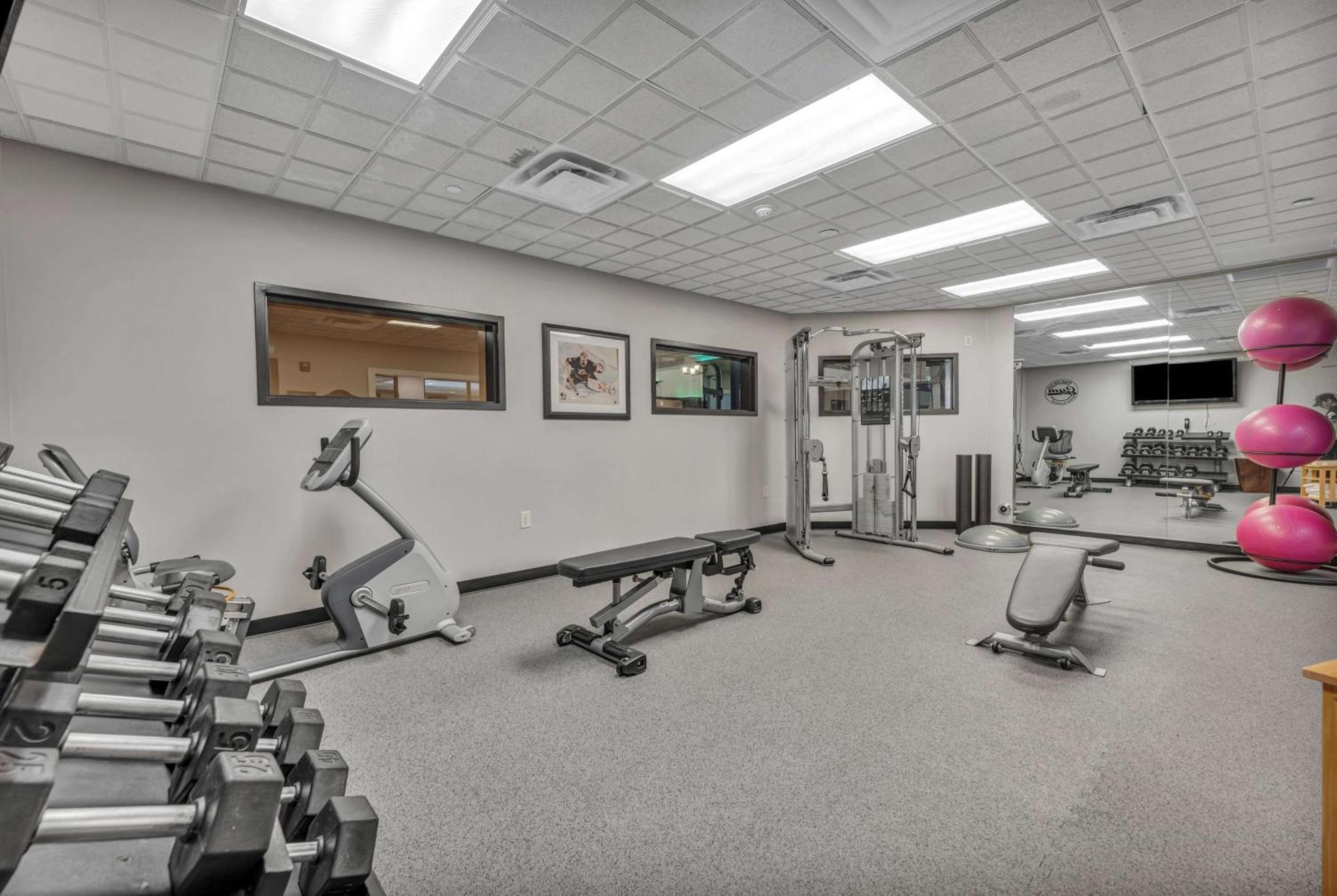 Wingate By Wyndham State Arena Raleigh/Cary Hotel Екстериор снимка