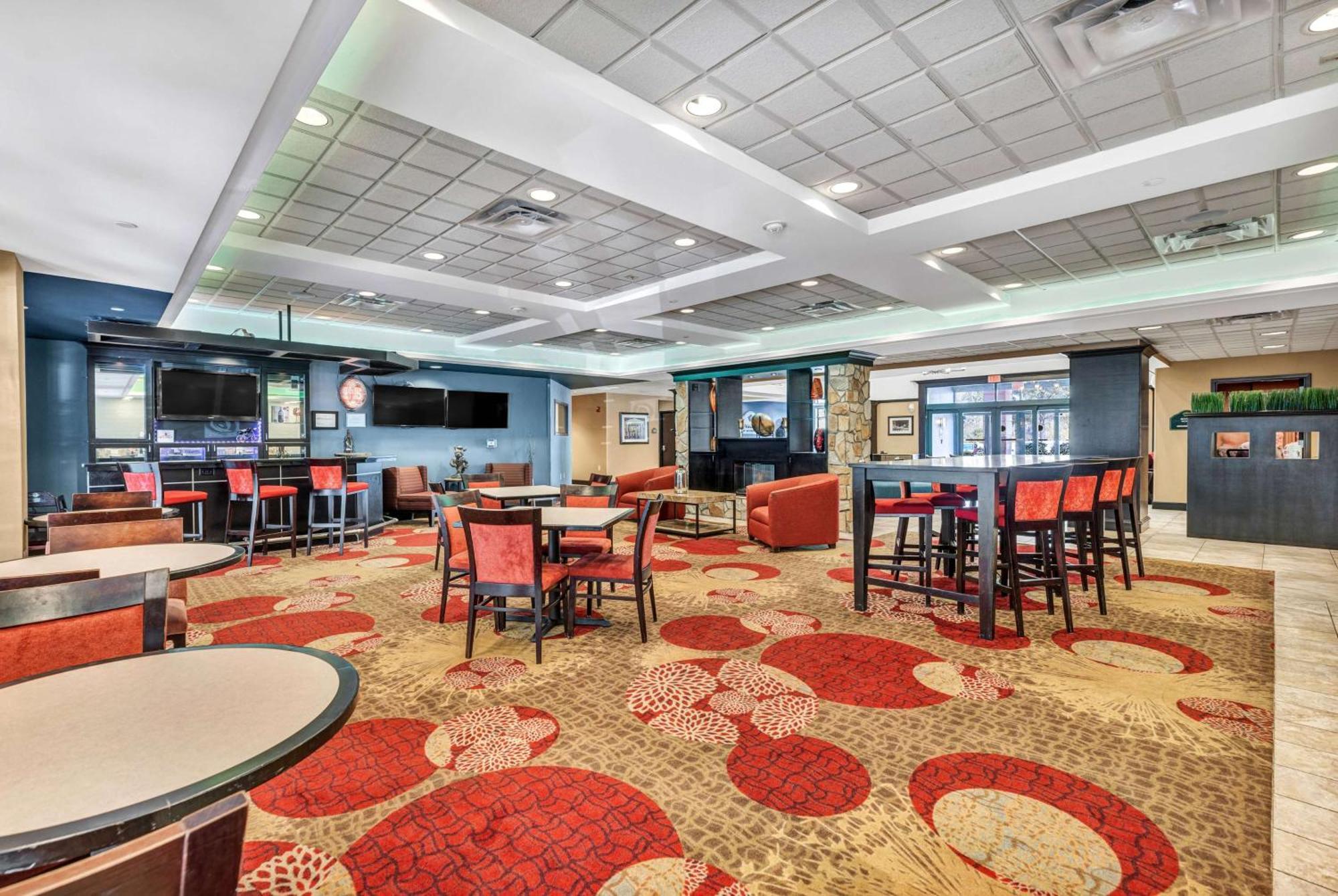 Wingate By Wyndham State Arena Raleigh/Cary Hotel Екстериор снимка