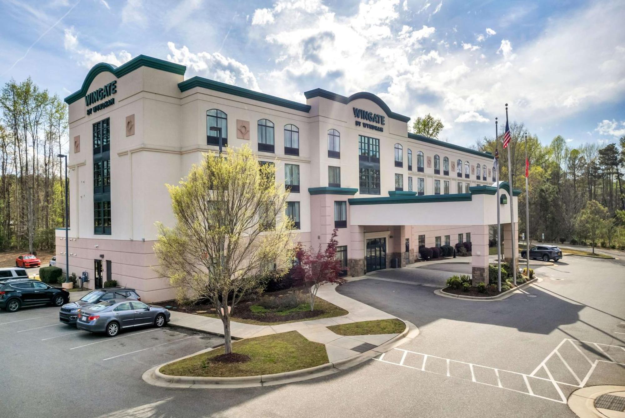 Wingate By Wyndham State Arena Raleigh/Cary Hotel Екстериор снимка