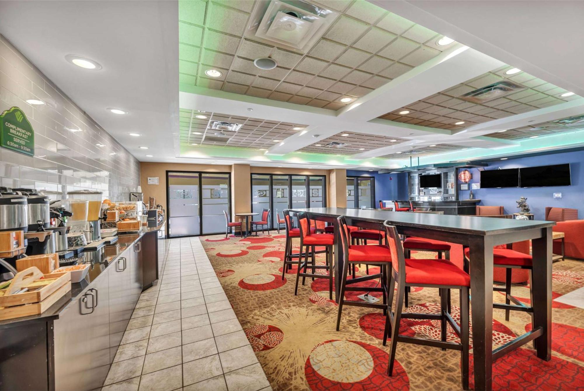 Wingate By Wyndham State Arena Raleigh/Cary Hotel Екстериор снимка
