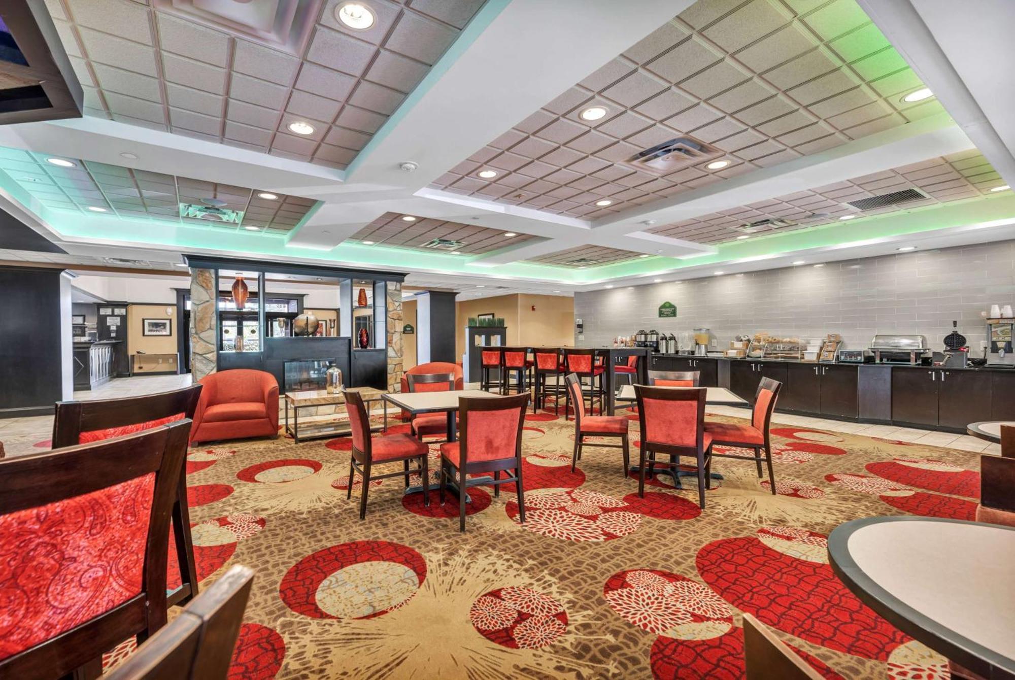 Wingate By Wyndham State Arena Raleigh/Cary Hotel Екстериор снимка