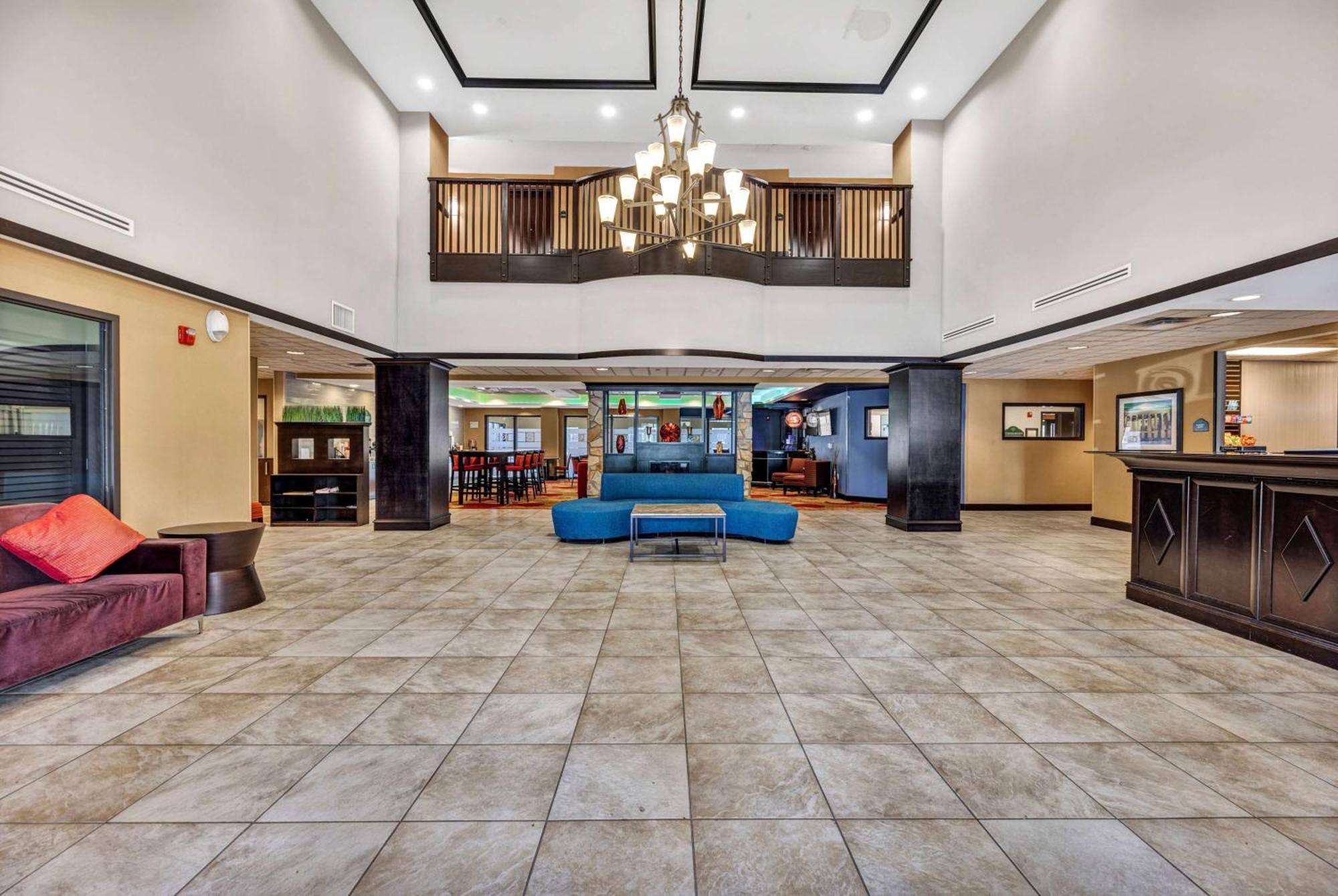 Wingate By Wyndham State Arena Raleigh/Cary Hotel Екстериор снимка
