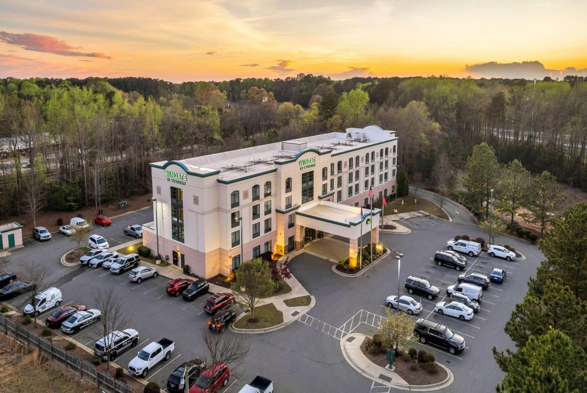 Wingate By Wyndham State Arena Raleigh/Cary Hotel Екстериор снимка