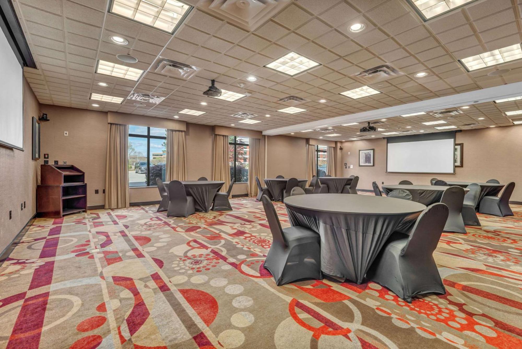 Wingate By Wyndham State Arena Raleigh/Cary Hotel Екстериор снимка
