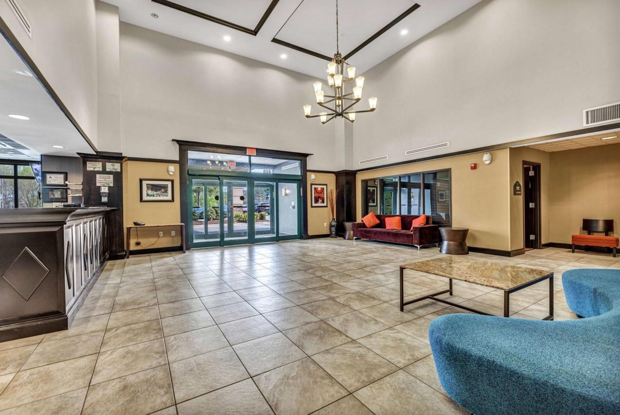 Wingate By Wyndham State Arena Raleigh/Cary Hotel Екстериор снимка