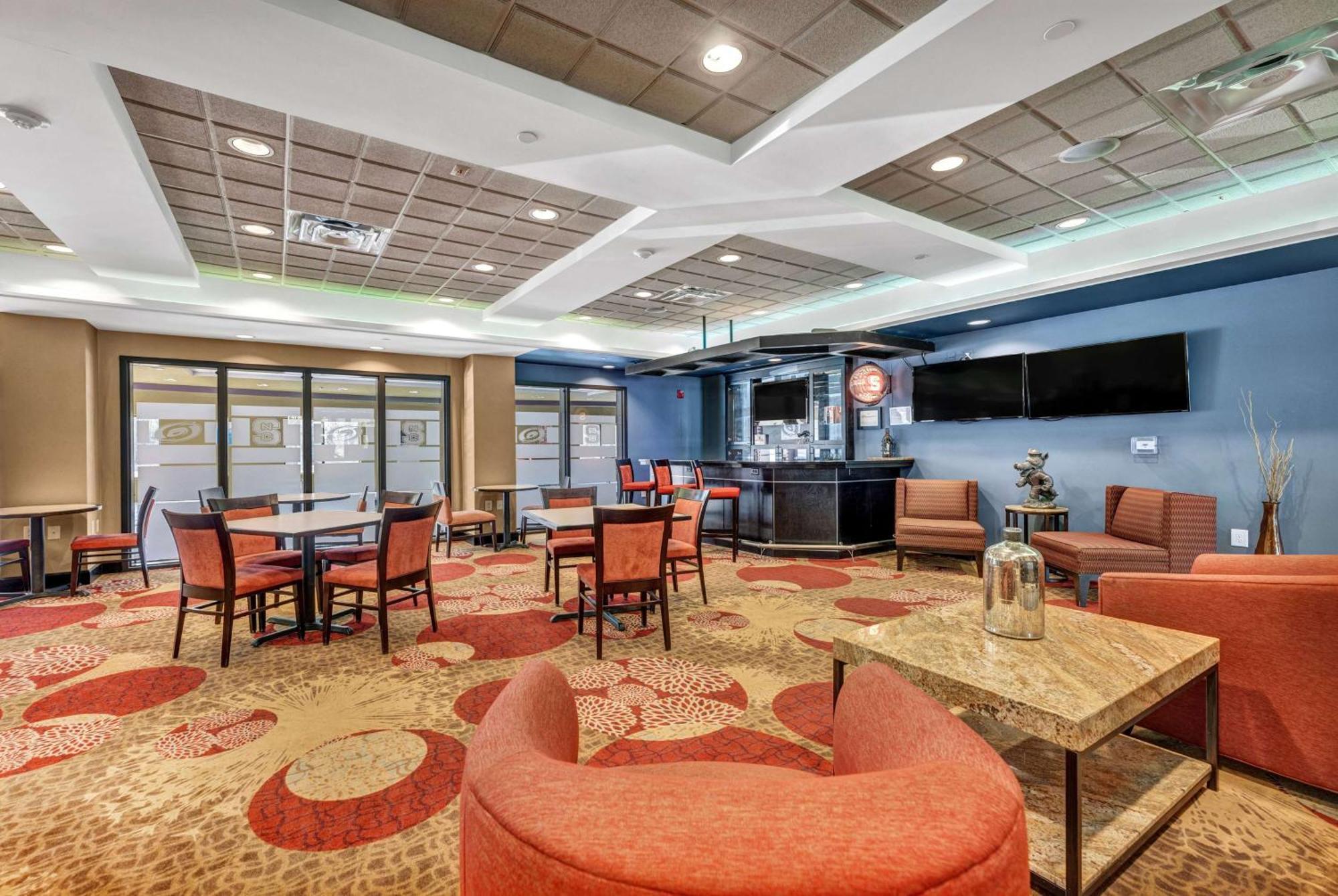 Wingate By Wyndham State Arena Raleigh/Cary Hotel Екстериор снимка
